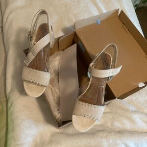 Toms Rosa Birch Cream Suede Sandals Size 10